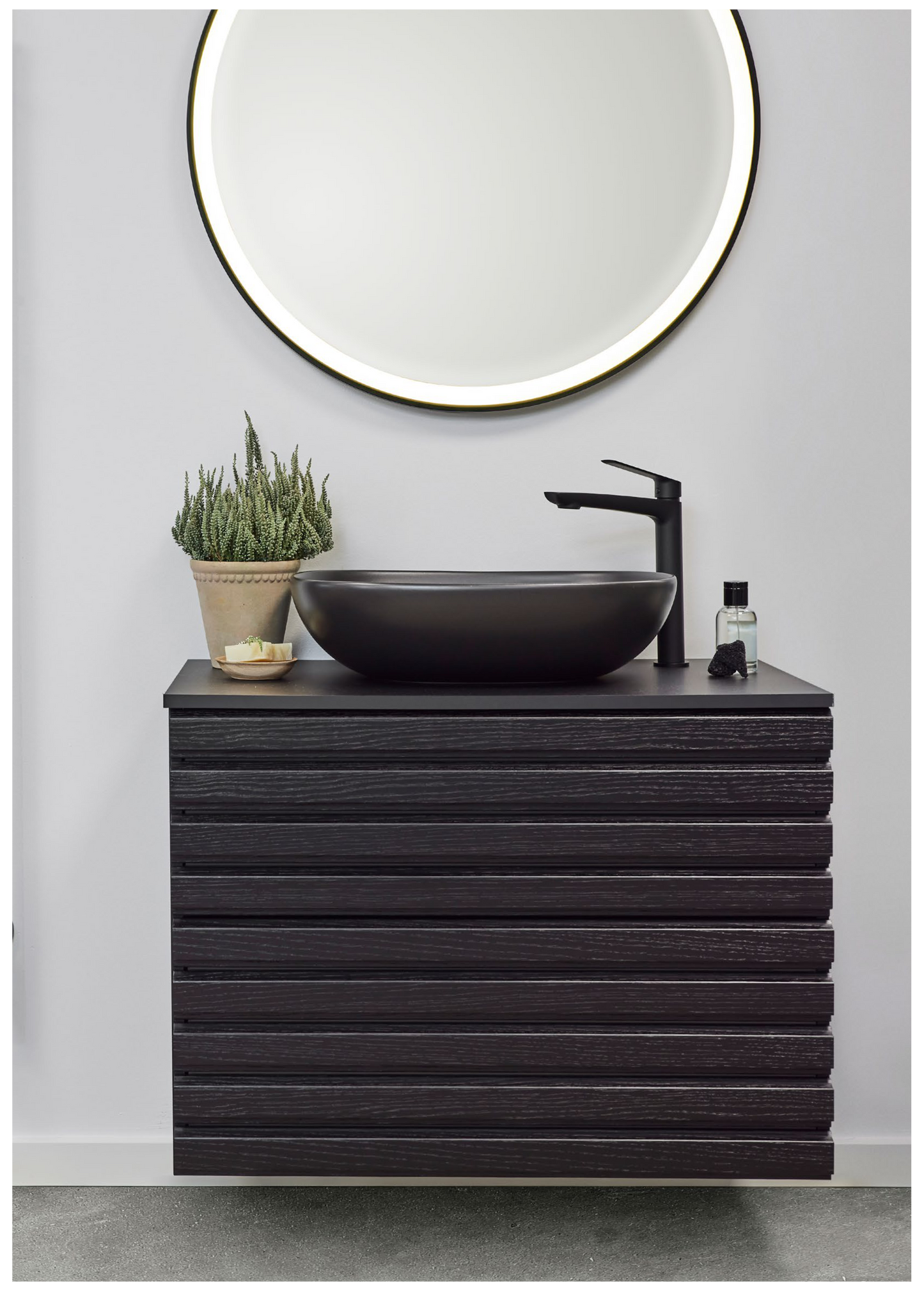 Cassøe Class Sortbejdset Eg Badeværelsesmøbel