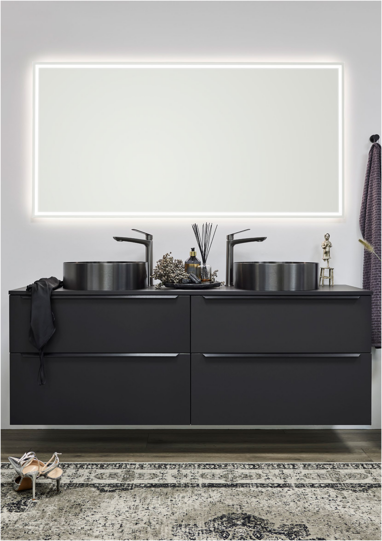 Cassøe Soft Sort Badeværelsesmøbel