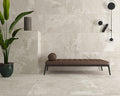 Entréområde med møbler og Camuflage Sand marmor fliser på væg og gulv